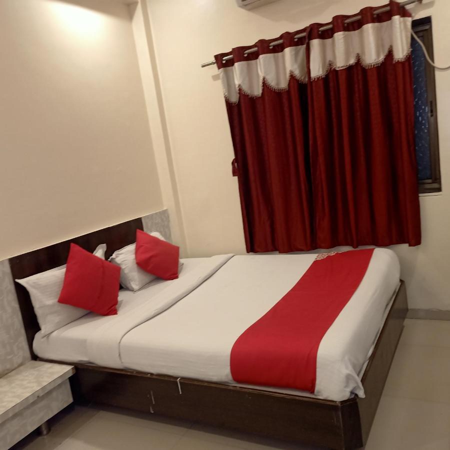 Hotel Palkhi Shirdi Luaran gambar