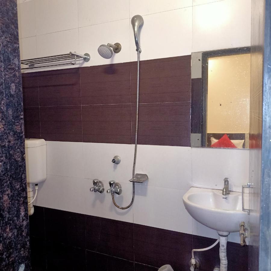 Hotel Palkhi Shirdi Luaran gambar